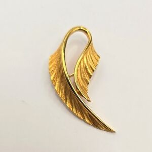 Allison Reed Goldtone Feather Style Brooch